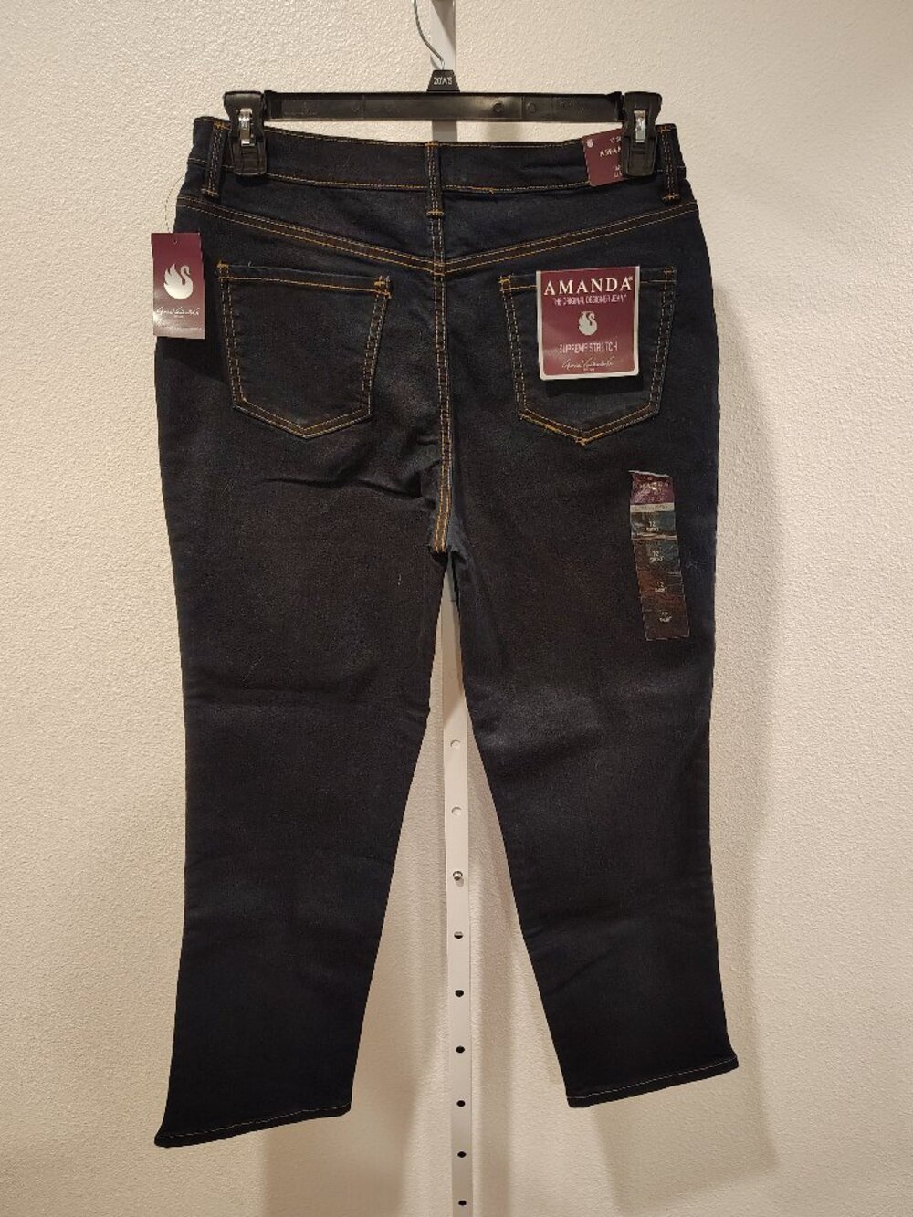 Gloria Vanderbilt Women's Amanda Jeans Supreme Stretch Size 12 Short NWT Blue